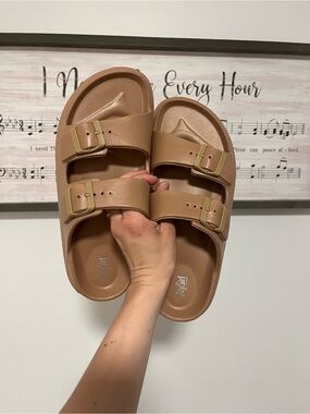 Women’s Double-Buckle Slide Sandals in Tan